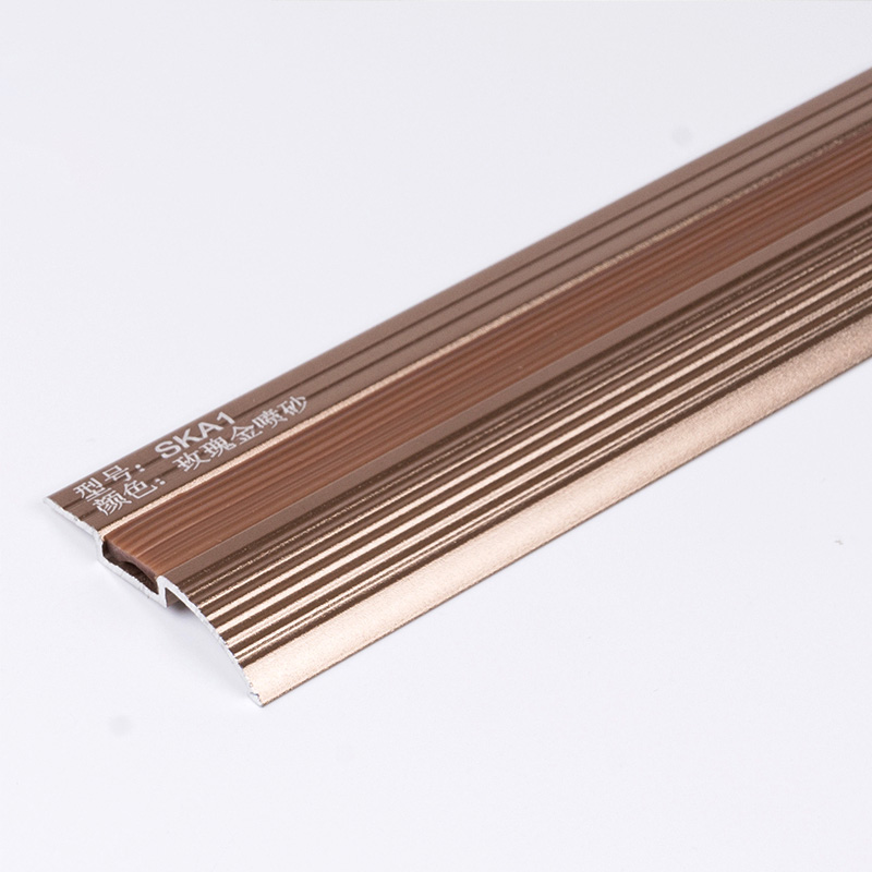 شريط انتقالي من السجاد إلى البلاط