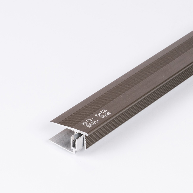 حواف بلاط الألمنيوم