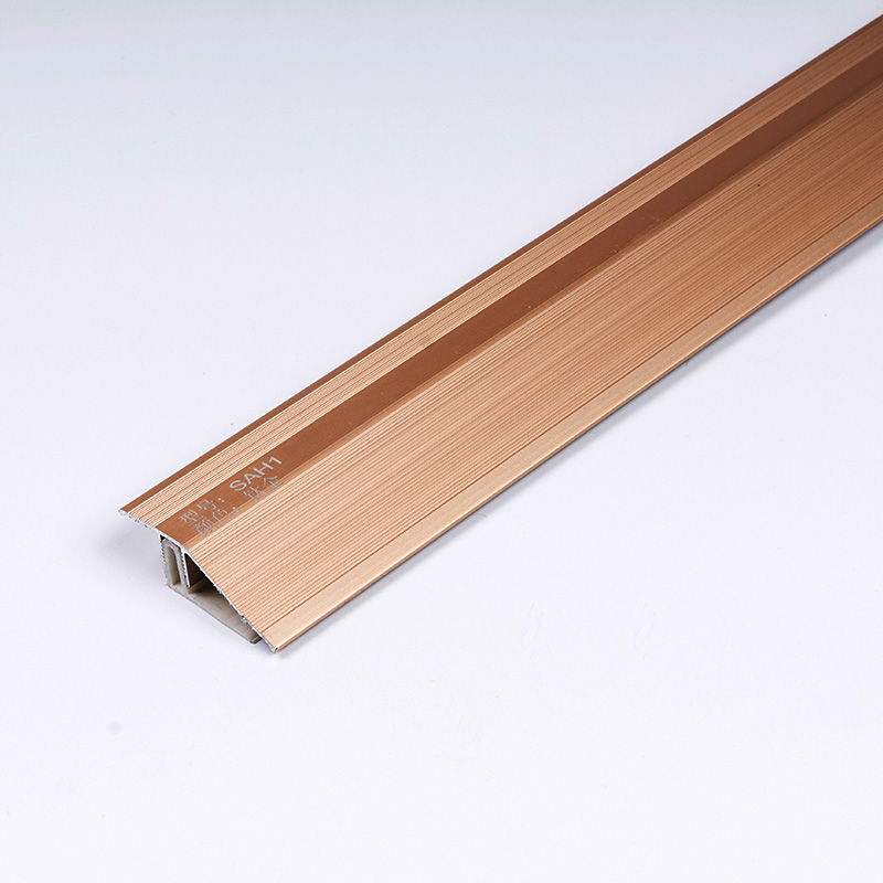 شريط انتقالي للأرضية المعدنية