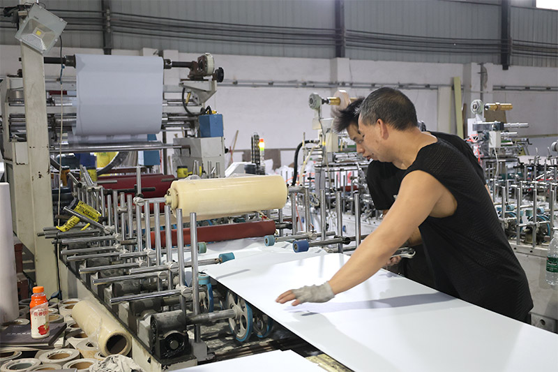 لوحة مخدد للجدار