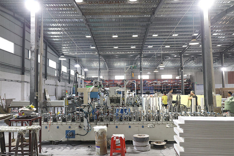 لوحة مخدد للجدار