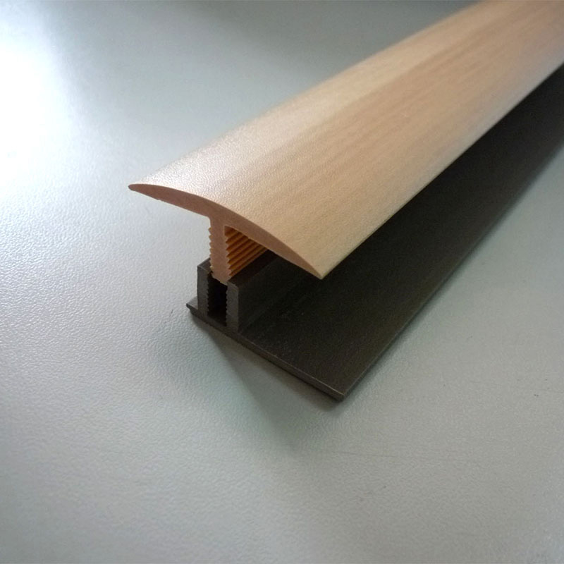 شريط زخرفي للأرضية على شكل حرف T