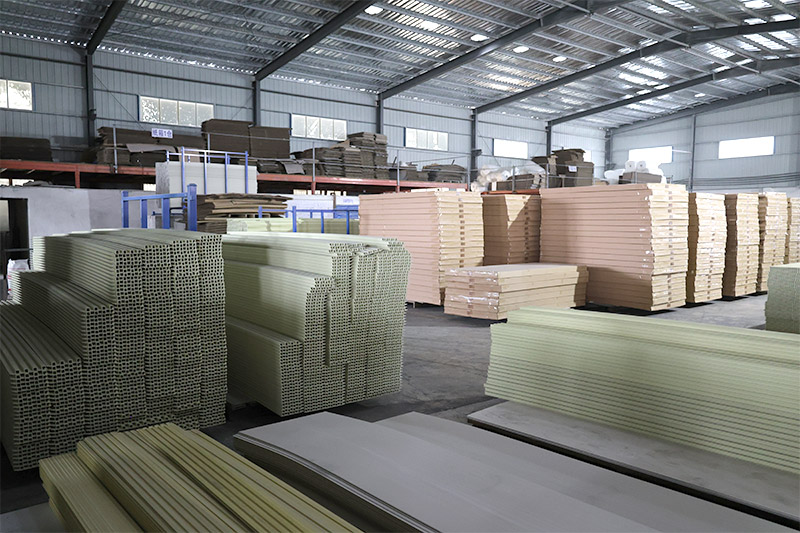 لوحة مخدد للجدار