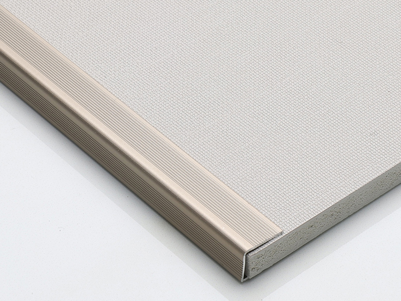 أرضية مصقولة بحافة مربعة