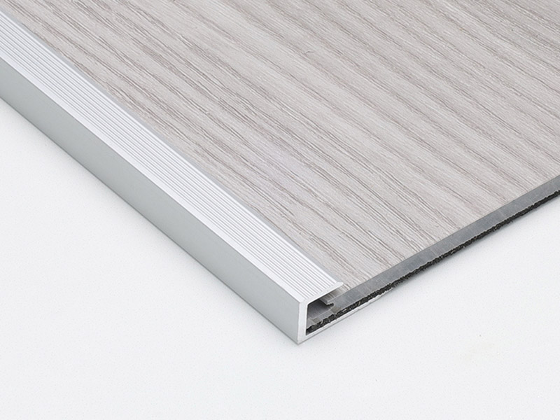 حافة أرضية مربعة من الألومنيوم