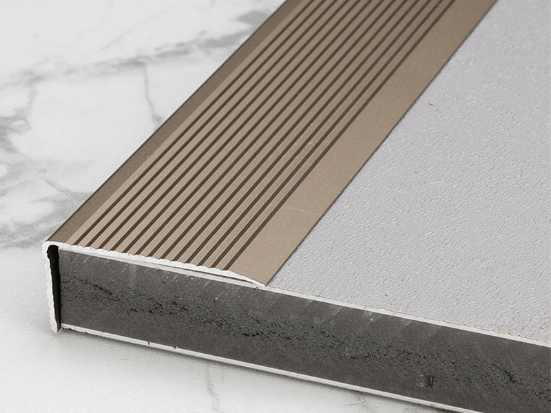 زخرفة غطاء الأرضية على شكل حرف L