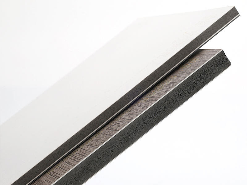 ما هي مادة لوحة الكربون الكريستال؟