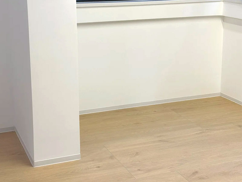 ألواح الحواف ذاتية اللصق