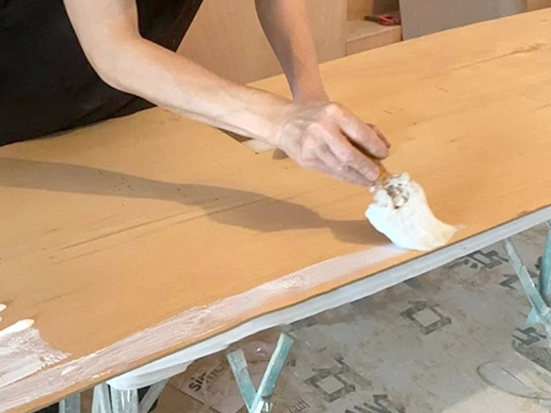 ما هو أفضل الغراء للوحة الحائط؟