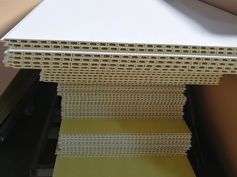 هل يمكنك رسم لوحة الجدار PVC؟