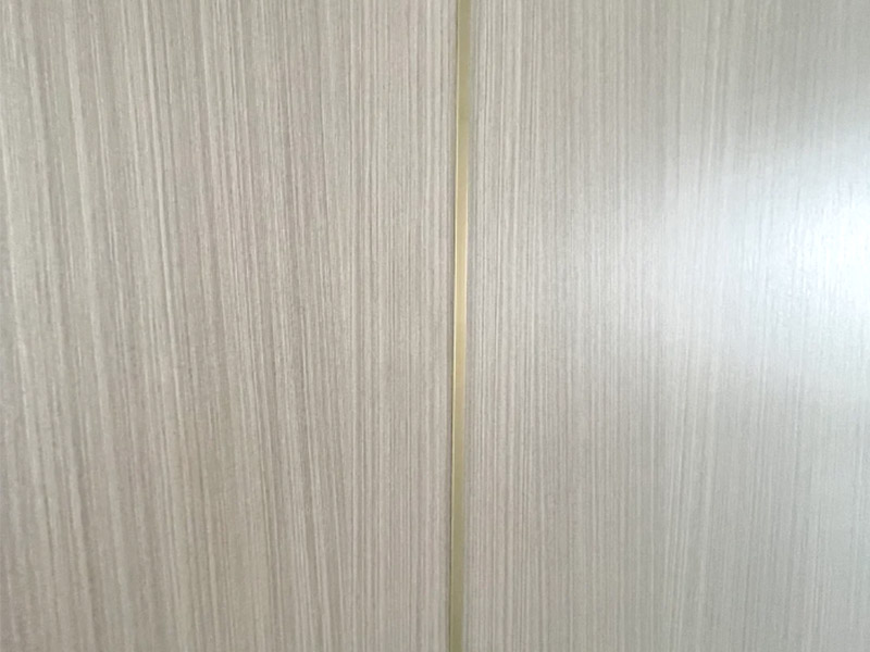 إضافة تقليم إلى الألواح الخشبية