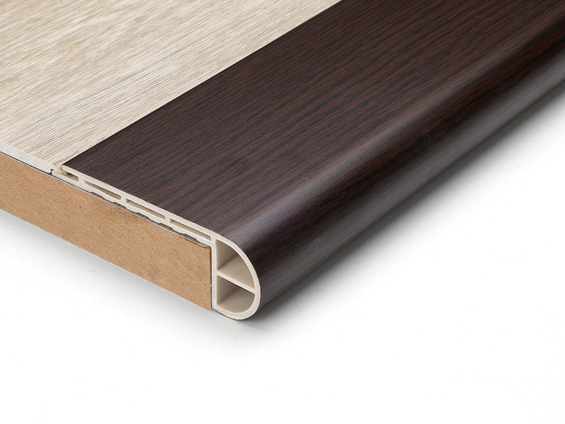 ما هو شريط أنف الدرج؟