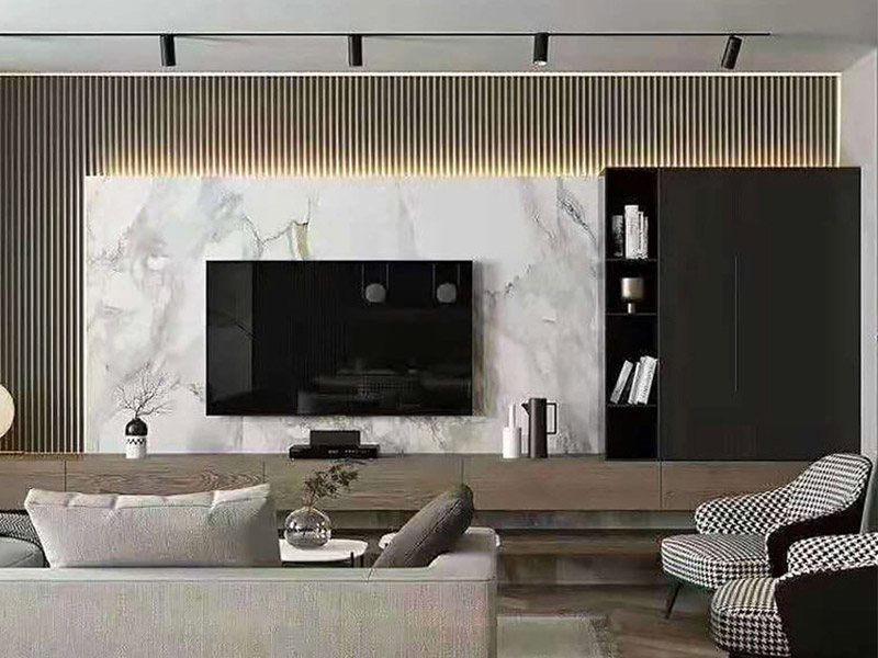 كيف أجعل التلفزيون يبدو جيدًا على الحائط؟