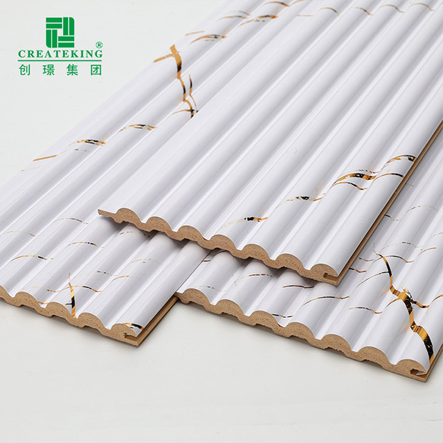 لوحة حائط صلبة نصف مستديرة بلمسة نهائية من الرخام الأبيض الذهبي مقاس 105.5*8.5 مم