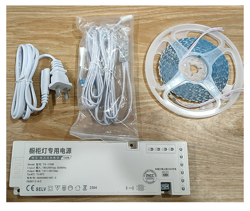 اللوح بإضاءة LED