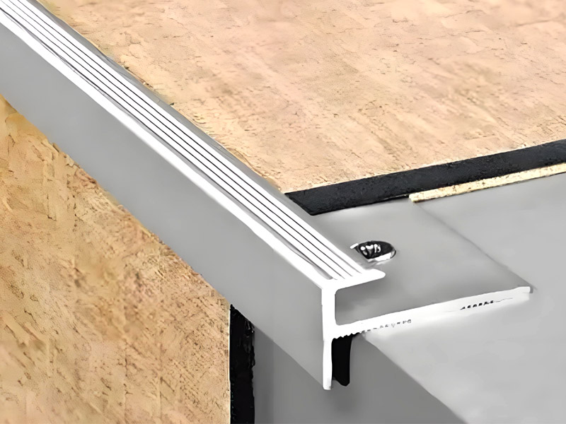 قولبة أنف الدرج: الحل الأفضل لمقاومة انزلاق الدرج وتزيينه