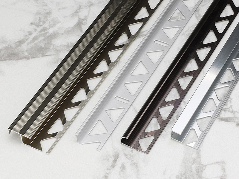 لمحات من الألومنيوم لدرج الدرج