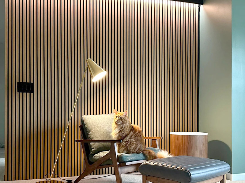 هل من الجيد تثبيت ألواح الجدار المائلة؟