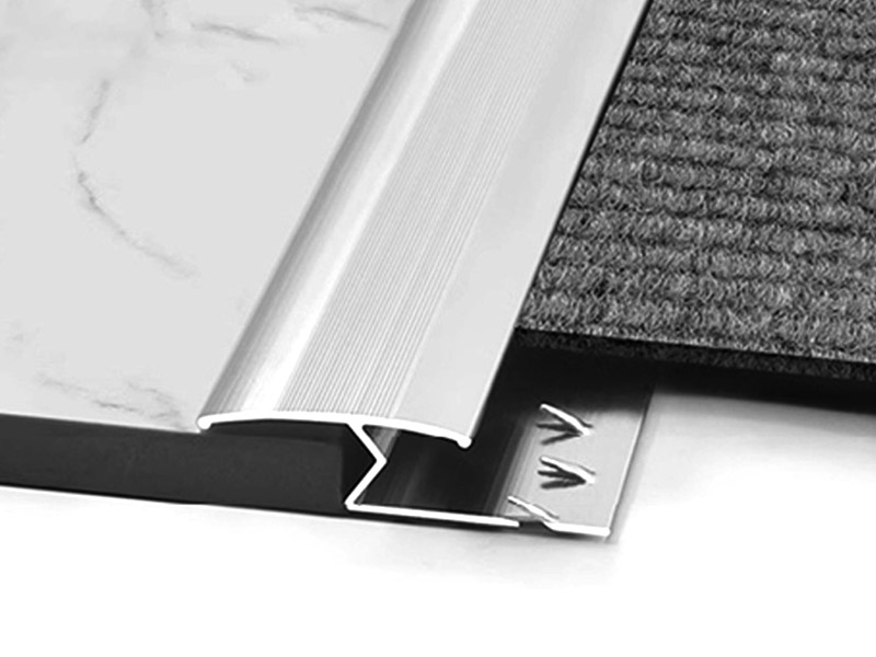 ما هو الشريط بين السجاد والأرضية؟