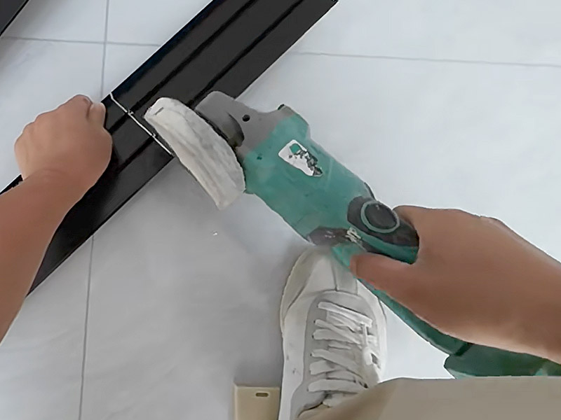 كيف تناسب تقليم بلاط الألومنيوم؟