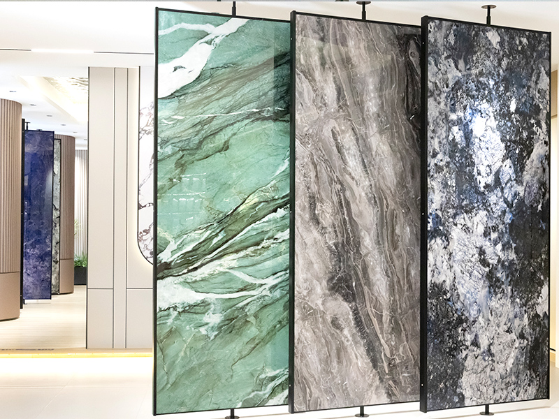 مما يتكون الرخام الصناعي؟