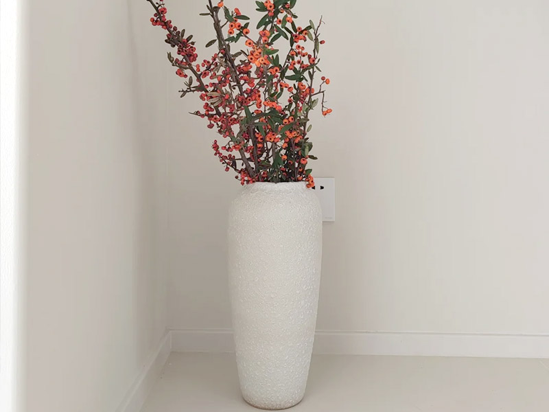 يجب أن تكون الألواح بنفس لون الجدران