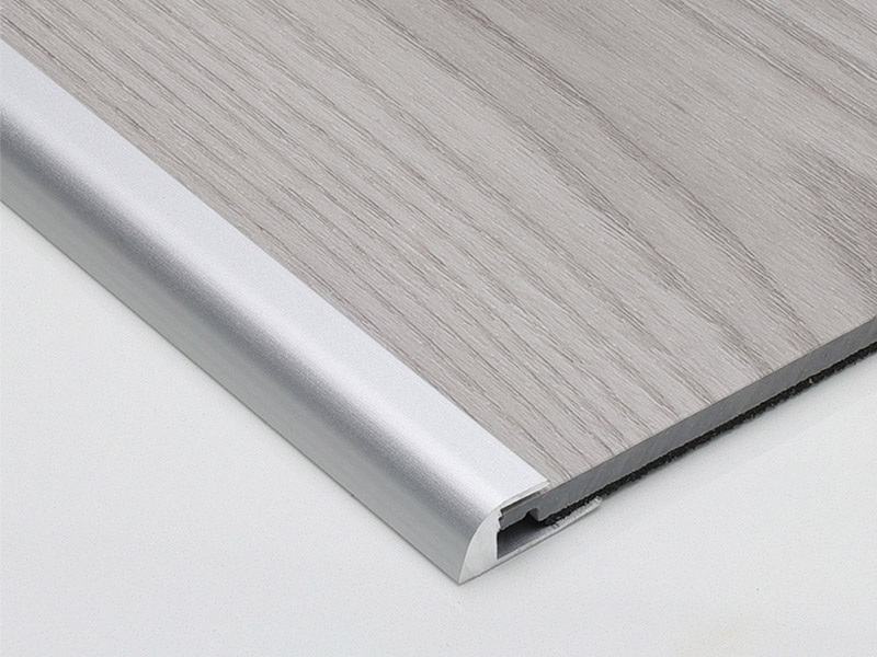 تقليم الأرضية على شكل C