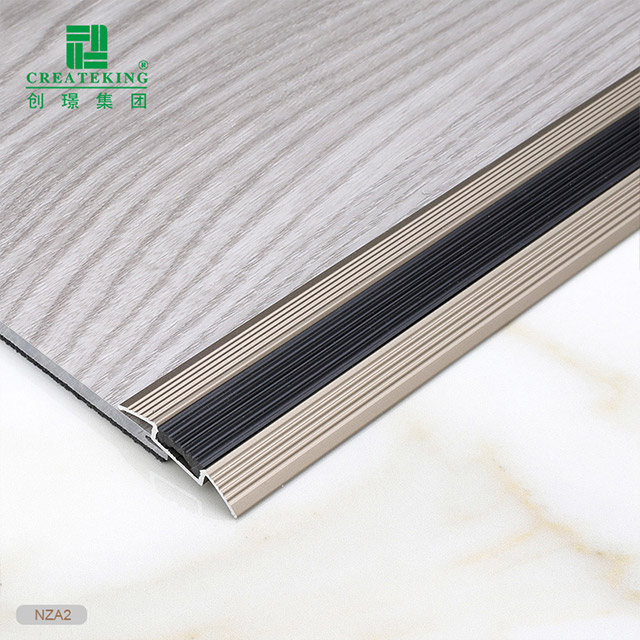 شريط عتبة ألومنيوم مضاد للانزلاق مقاس 4.95 × 33 مم مع إدراج مطاطي