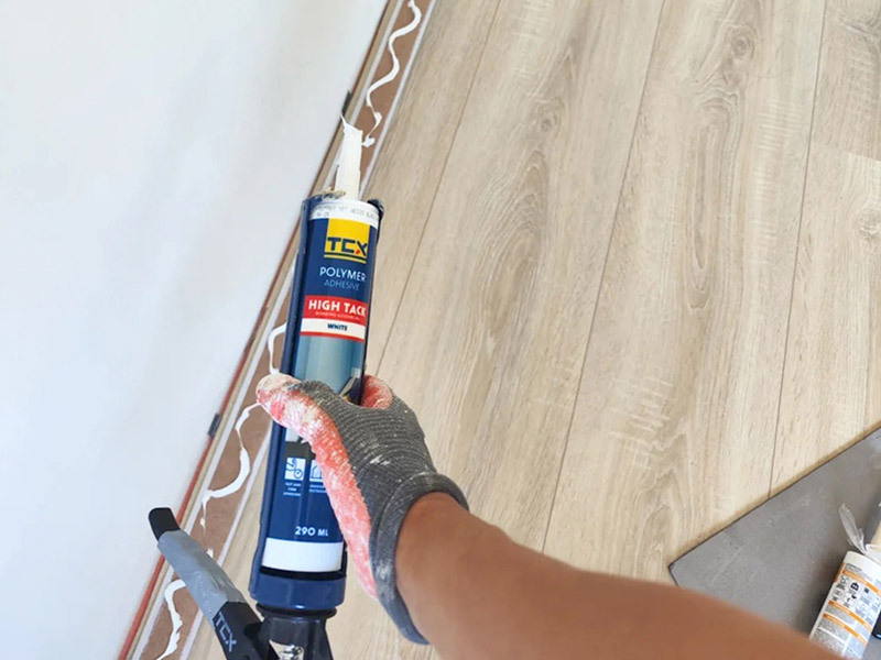 الألواح مثبتة بالمسامير