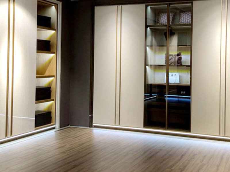 لوح تغطية من سبائك الألومنيوم LED مقاس 80*9 مم