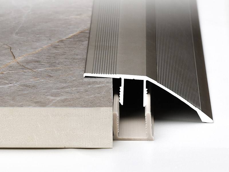 ما هو شريط الانتقال المعدني؟