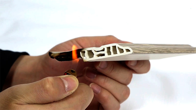 هل الألواح البلاستيكية مقاومة للحريق؟