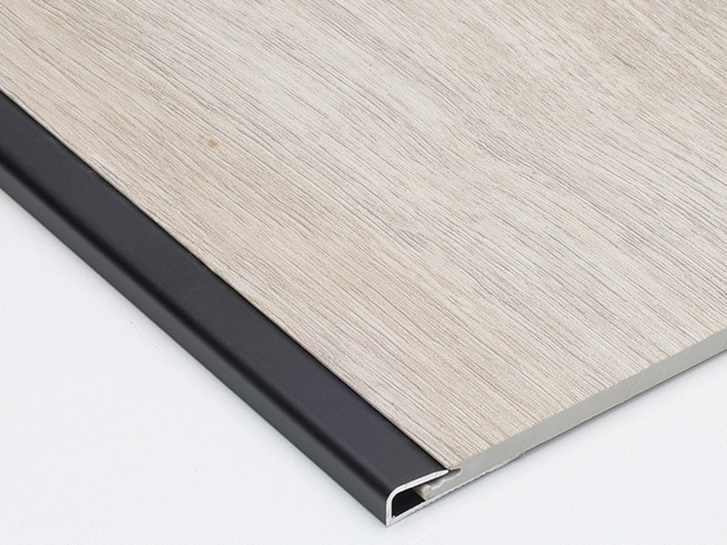 زخرفة معدنية للأرضيات على شكل قناة C