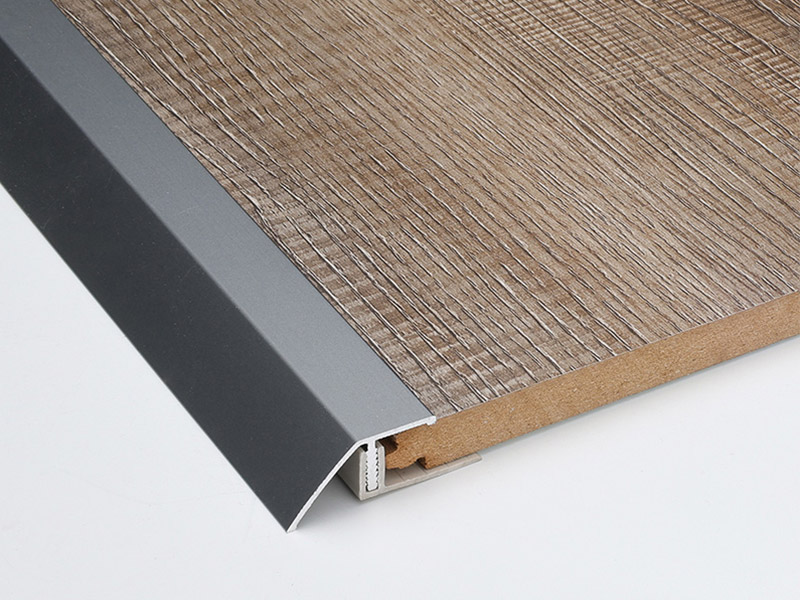 مخفض عتبة الأرضية من الألومنيوم